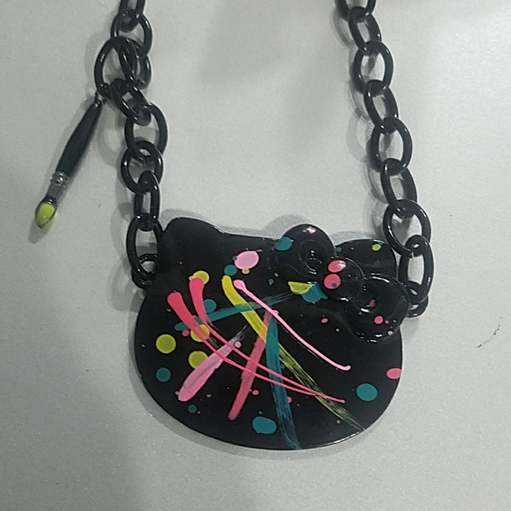 Hello kitty artsy necklace